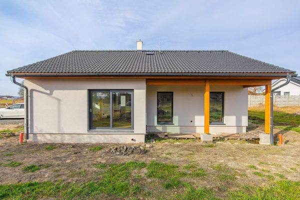 Prodej novostavby 4+kk s pozemkem 950 m², Kolová