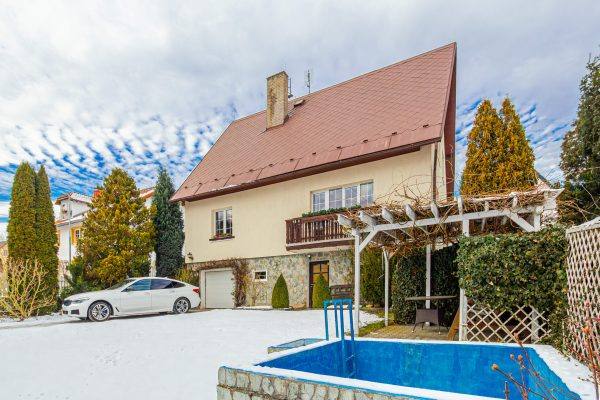 Prodej rodinného domu 5+kk s garáží a krásnou zahradou